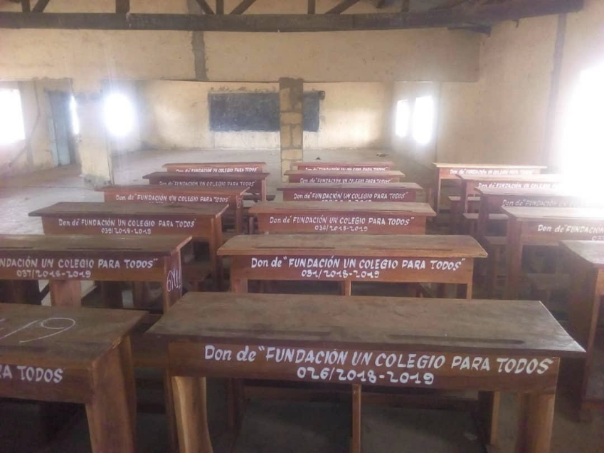 Mobiliario escolar para el instituto de secundaria CEG1 de Djougou