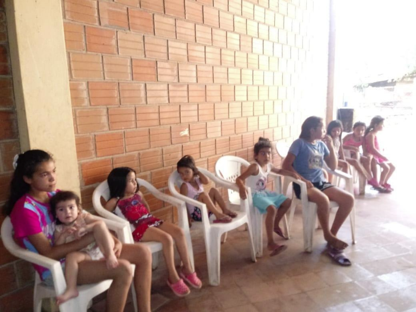 Envío de uniformes a un orfanato de Paraguay